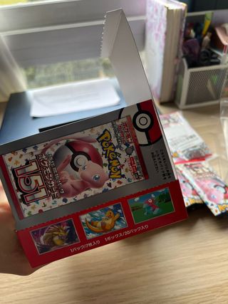 Caja Pokémon 151 SV2A Japonés (Abierta)