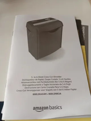 Trituradora Amazon Basics A4 y Tarjetas