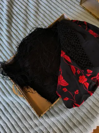 Mantón de Manila precioso negro y rojo