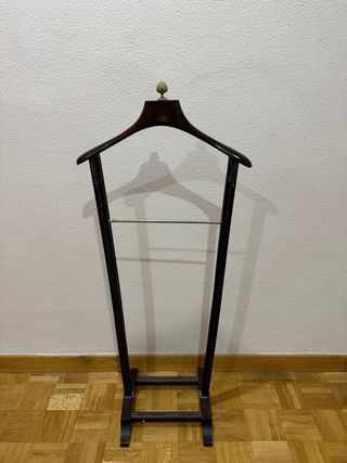 Perchero de pie tipo maniquí