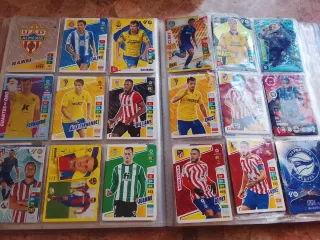 Colección cromos fútbol y Pokémon