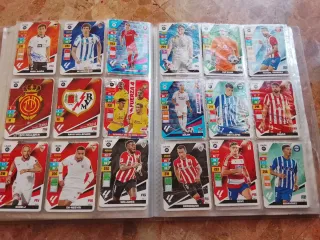 Colección cromos fútbol y Pokémon
