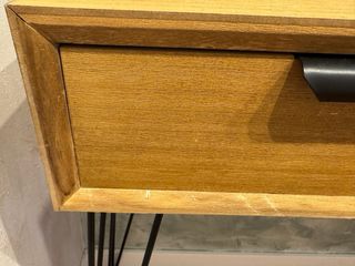 Aparador de madera y metal