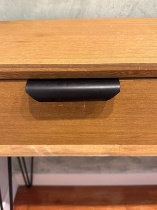 Aparador de madera y metal