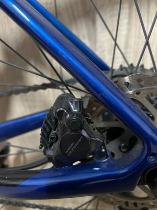 Bicicleta de carretera azul