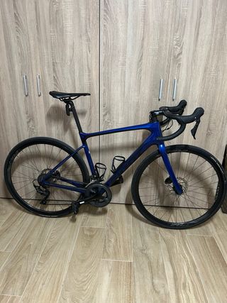 Bicicleta de carretera azul