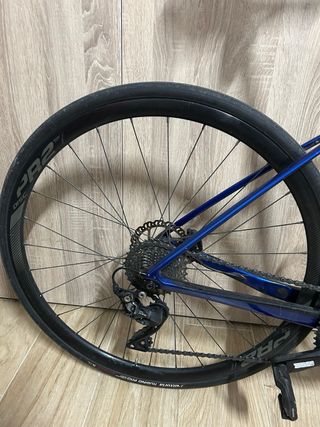 Bicicleta de carretera azul