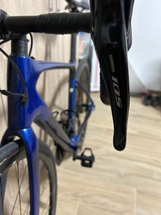 Bicicleta de carretera azul