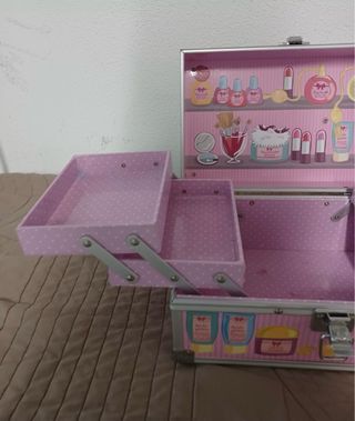 Caja de maquillaje infantil rosa y plateada
