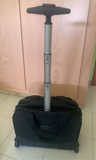 Maletín de ruedas Chevignon negro