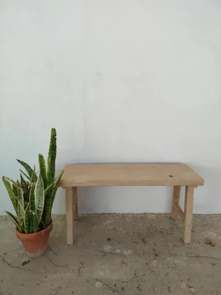 Banco de madera estilo mediterráneo