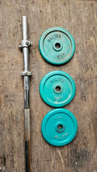 Barra de pesas Salter con 3 discos de 4kg