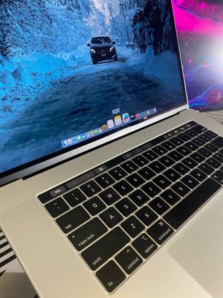 MacBook Pro 15,4 2018 Doble Gráfica