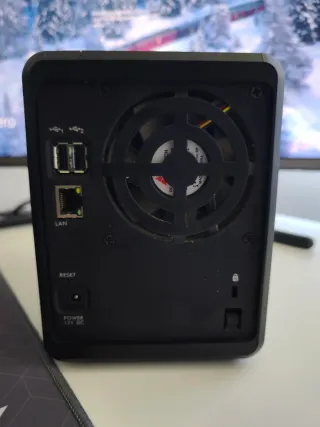 NAS Zyxel NSA325 v2 con 2 discos 2TB