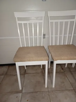 3 Sillas Blancas Realy Madera 50 € las tres sillas