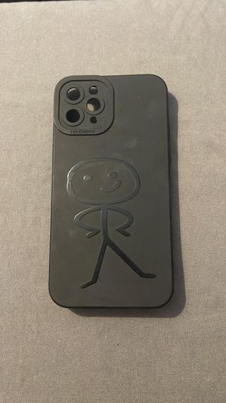 iPhone 11 pro con 5 fundas