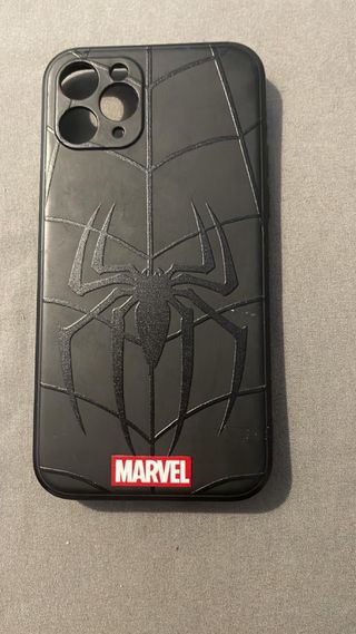 iPhone 11 pro con 5 fundas