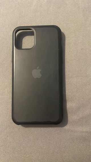iPhone 11 pro con 5 fundas
