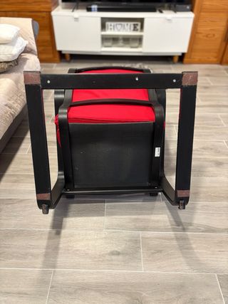 Sillón Ikea rojo y negro