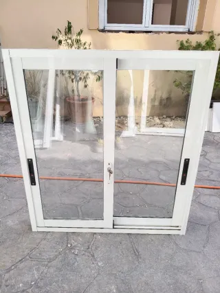 Ventana corredera aluminio blanca