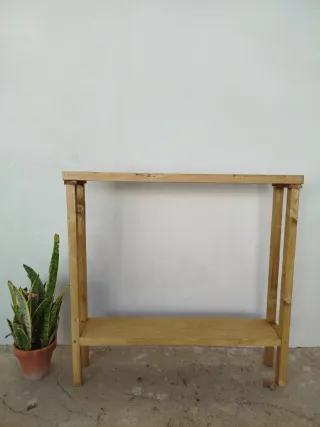 Consola artesanal de madera