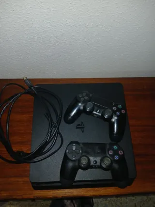 PS4 Slim Sony Negra + 2 Controles