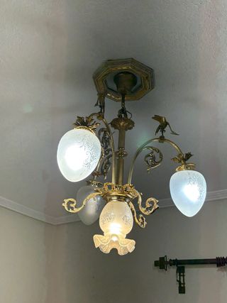 Lámpara de techo antigua dorada