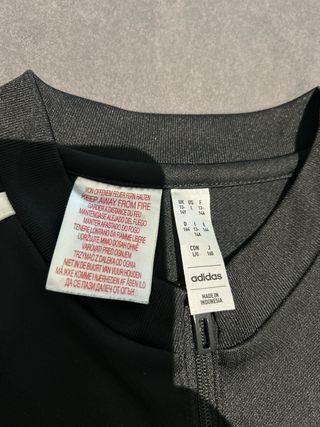 Chaqueta Adidas negra cremallera talla 13-14 Años