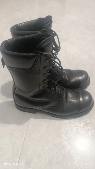 Botas militares altas oficiales negras