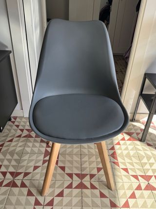 Silla Nórdica Madera y Plástico Gris