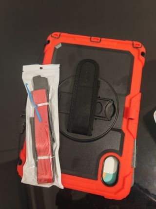 Funda iPad 11 Negra y Roja