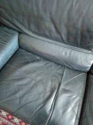 Sofá de cuero negro