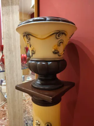 Columna cerámica para planta beige y marrón