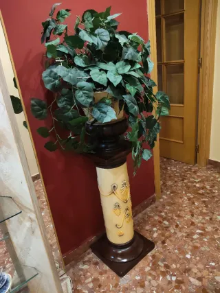 Columna cerámica para planta beige y marrón