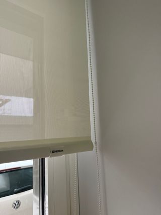 Estor cocina beige y blanco