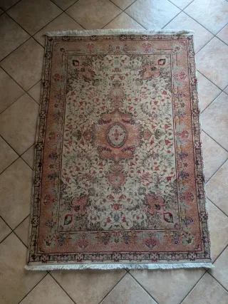 Tappeto persiano beige e rosa come nuovo
