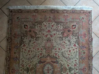 Tappeto persiano beige e rosa come nuovo