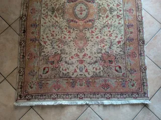 Tappeto persiano beige e rosa come nuovo