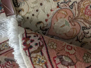 Tappeto persiano beige e rosa come nuovo
