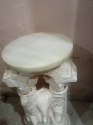 Columna decorativa de mármol