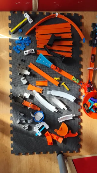 Pista Hot Wheels Corkscrew Crash