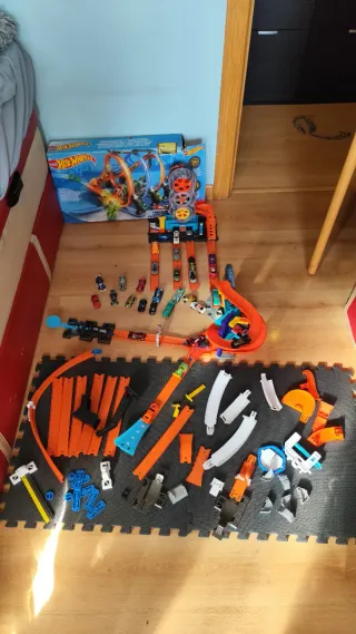 Pista Hot Wheels Corkscrew Crash