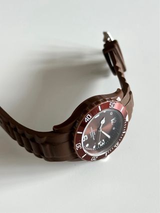 Reloj con pulsera de goma