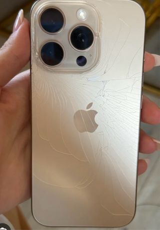 iPhone 16 Pro Dorado