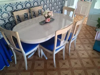 Mesa y 6 Sillas Tapizadas y mesa