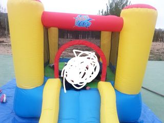 Castillo hinchable pequeño con soplador