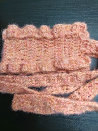 Set uncinetto sciarpa e polsini colore rosa salmon