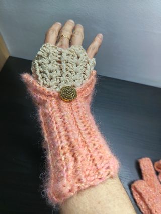 Set uncinetto sciarpa e polsini colore rosa salmon