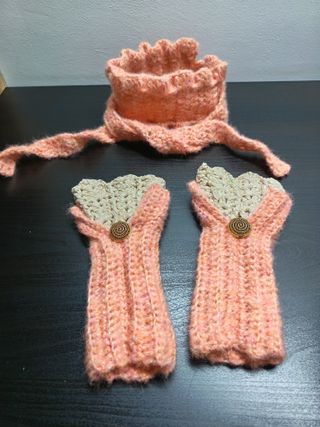 Set uncinetto sciarpa e polsini colore rosa salmon