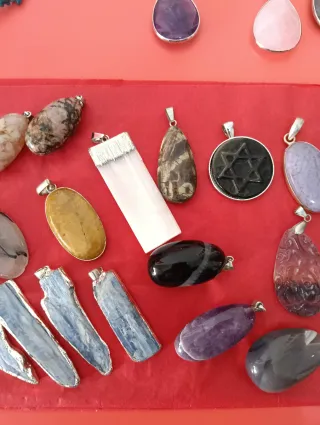 Colgantes de piedras naturales